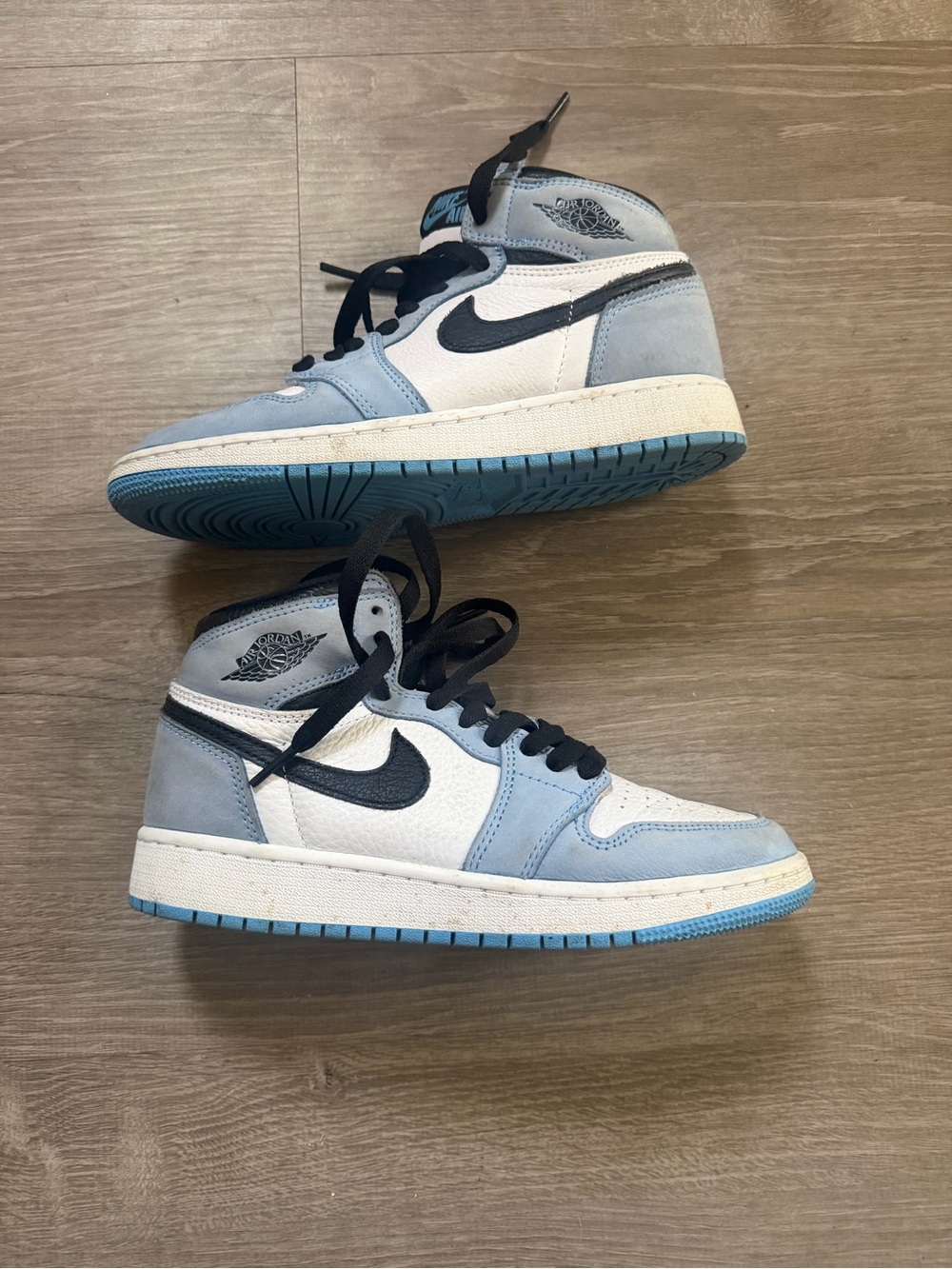 Air Jordan 1 Retro High OG 'University Blue'